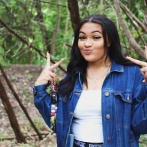 Meet your Posher, Desi